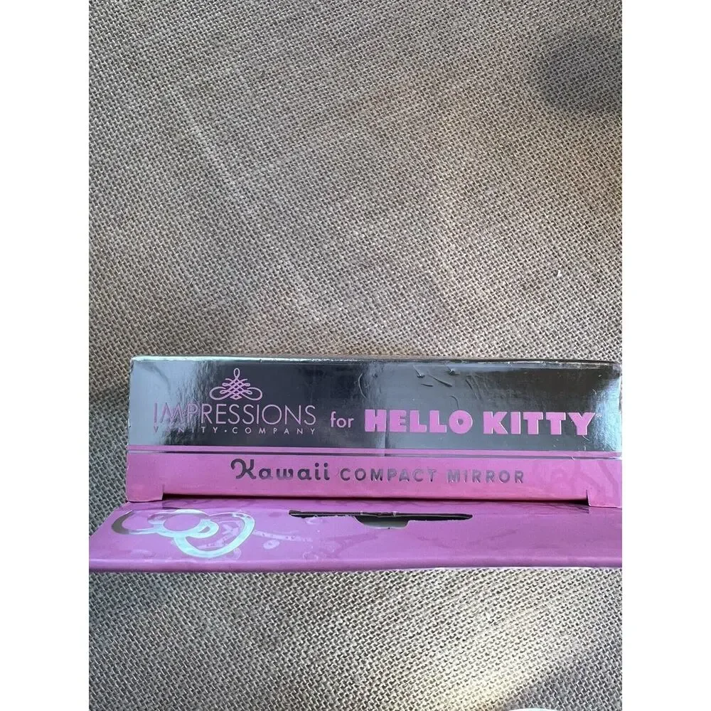 New Sanrio HELLO KITTY Kawaii LED Compact Vanity Mirror Face Red Bow
